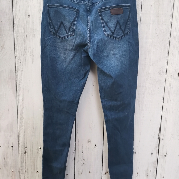 Ladies "Wrangler" Size 7x31, Blue MidRise, - Picture 4 of 7